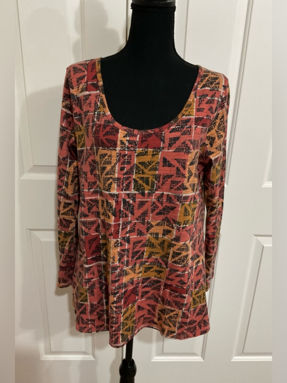 LuLaRoe L Long Sleeve Scoop Neck Lynnae